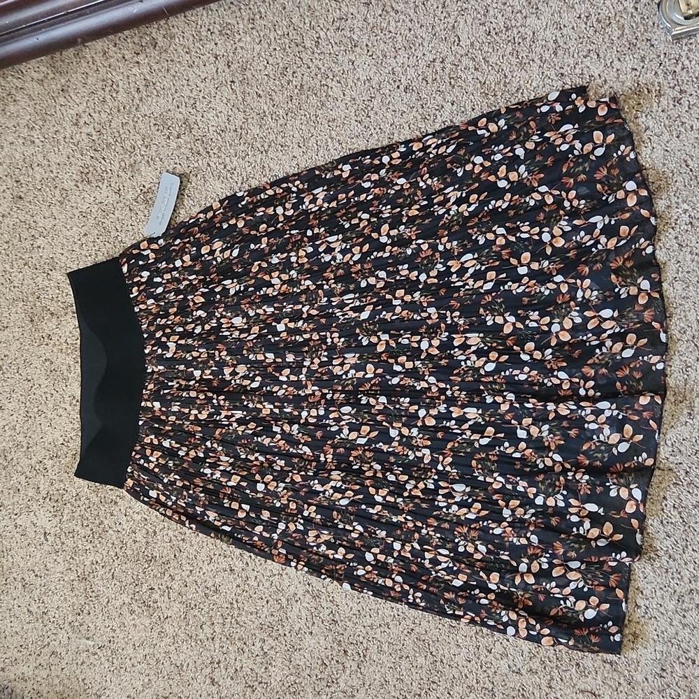 Flowy black skirt